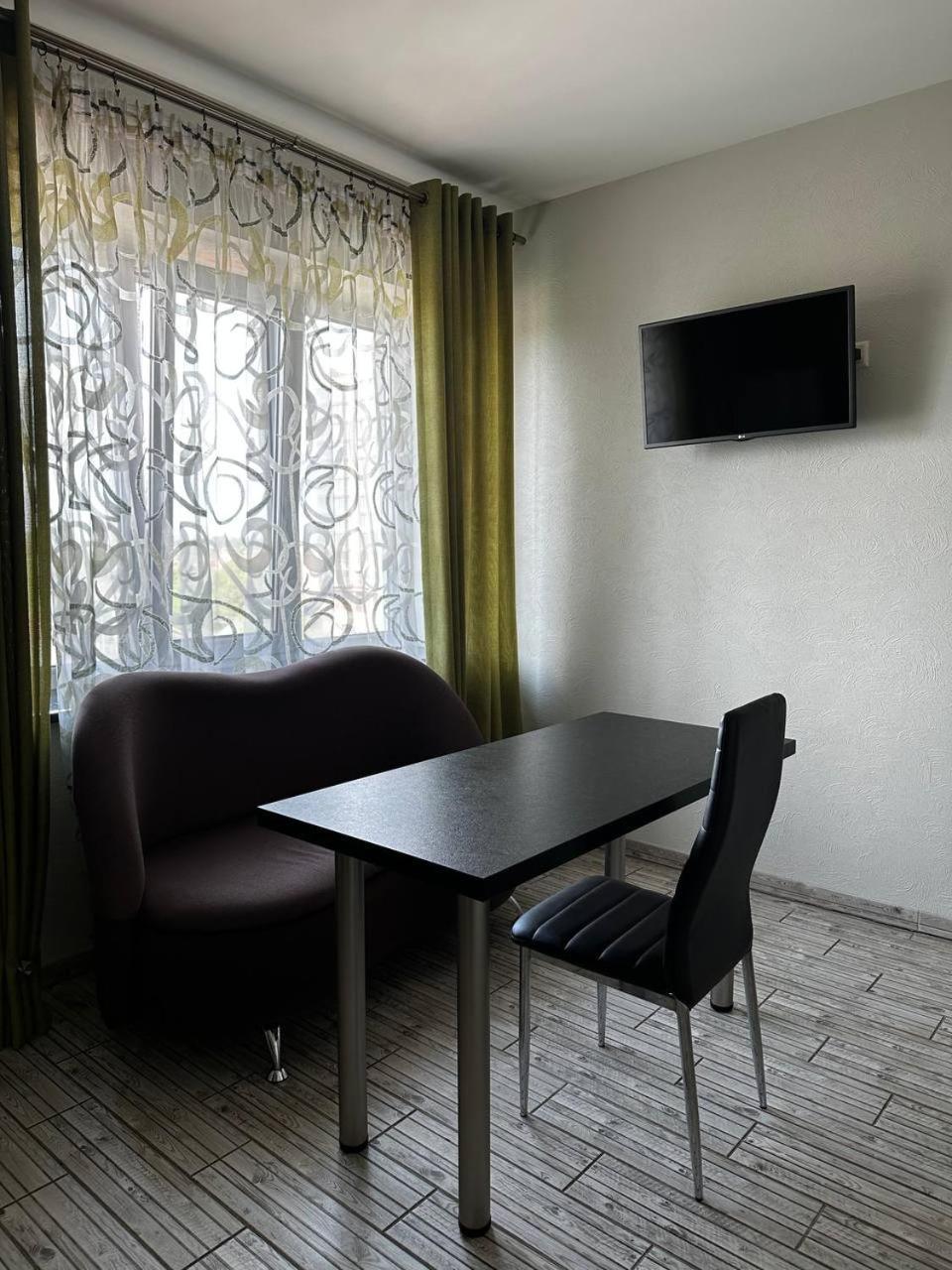 Space Apart Hotel Lutsʼk Quarto foto