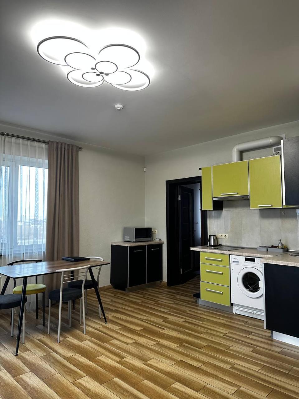 Space Apart Hotel Lutsʼk Quarto foto